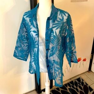 Draper and Damon’s petite sheer 3/4 sleeve blue jacket shirt with palm details